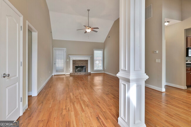 Building Photo - 227 Village Park Dr