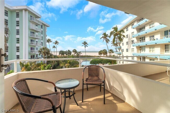 Building Photo - 220 Seaview Ct