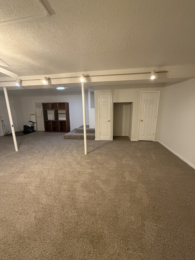 Building Photo - 504 Main St