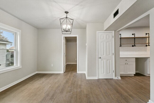 Building Photo - 924 Ivy Ave