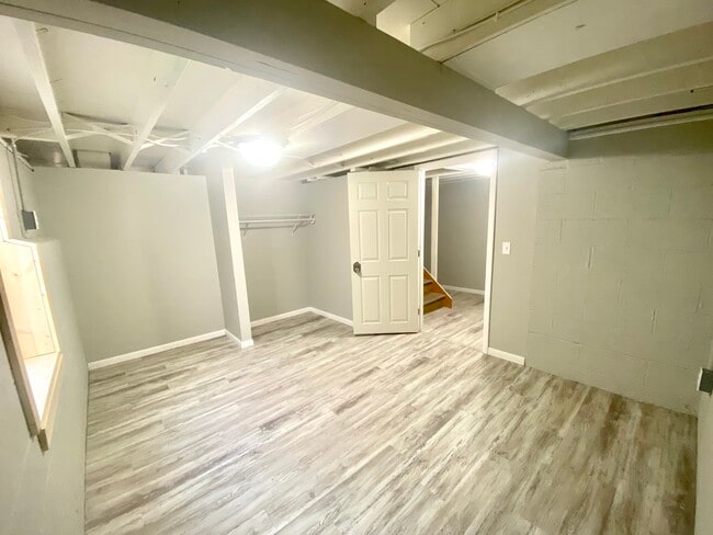 Building Photo - 121 W Bagley Rd