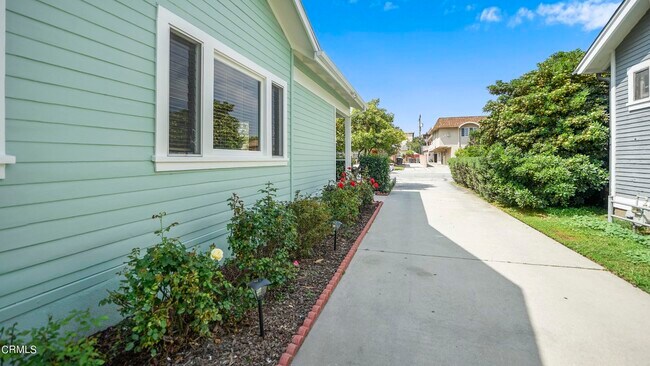 Building Photo - 544 Salem St