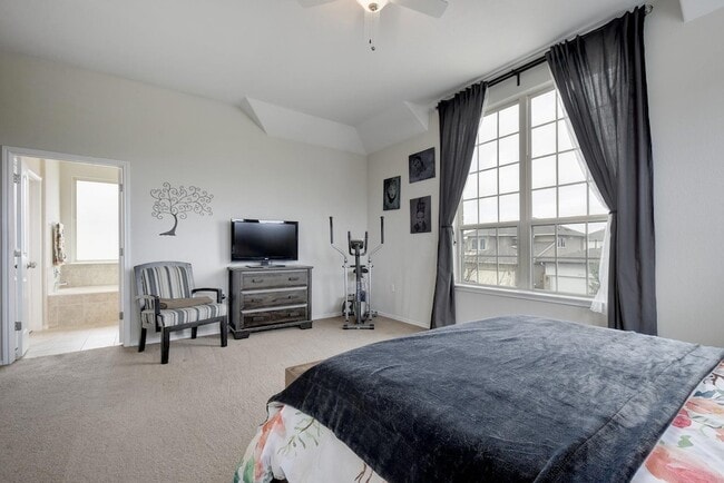 Building Photo - 5321 Daimler Dr