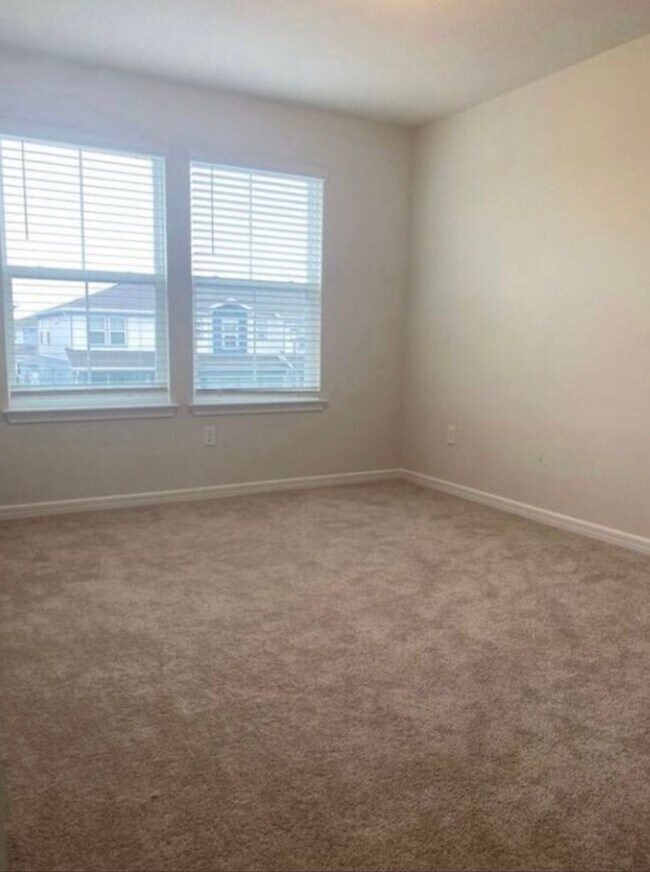 Building Photo - Isles of Lake Nona!! 3 Bedroom 2.5 Bathroom Townhome