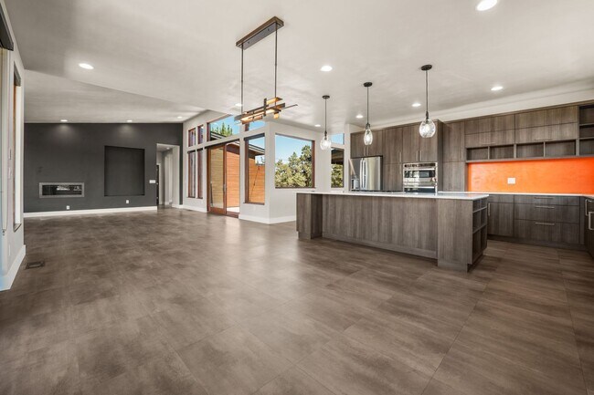 Building Photo - 64144 Pioneer Loop