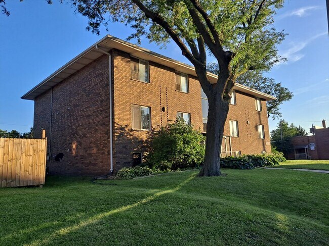Primary Photo - 1445 W 16th St