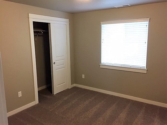 Building Photo - Spacious 3 Bed/2.5 Bath Single Family Home in Leehaven
