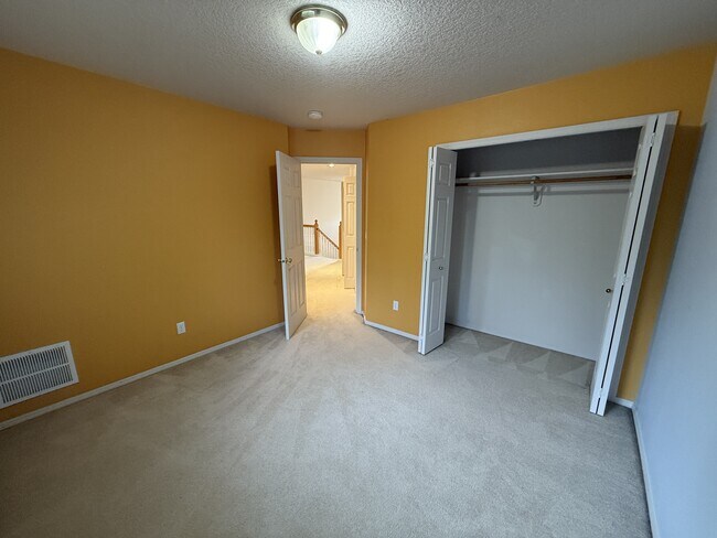 Building Photo - 4630 NW White Mountain Terrace