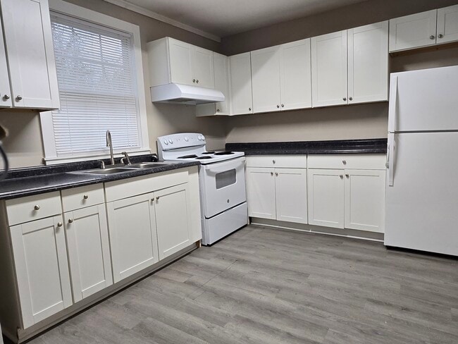 Building Photo - 1939 Haynie Dr