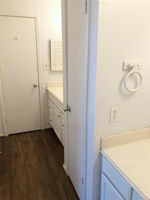 Building Photo - 13322 Oak Ledge Dr