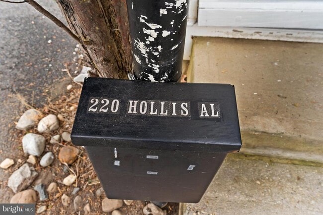 Building Photo - 220 Hollis Alley