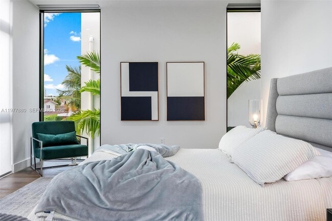 Building Photo - 3367 NE 168th St