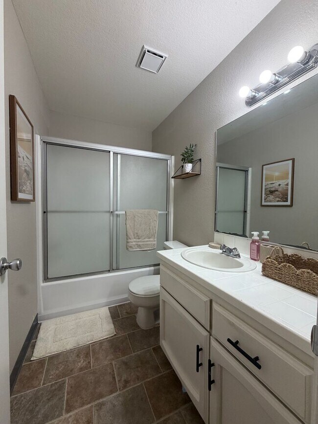 Building Photo - 2705 Villalovos Ct