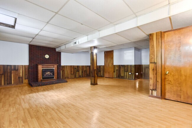 Building Photo - Pet Friendly Four Bedroom with Basement!