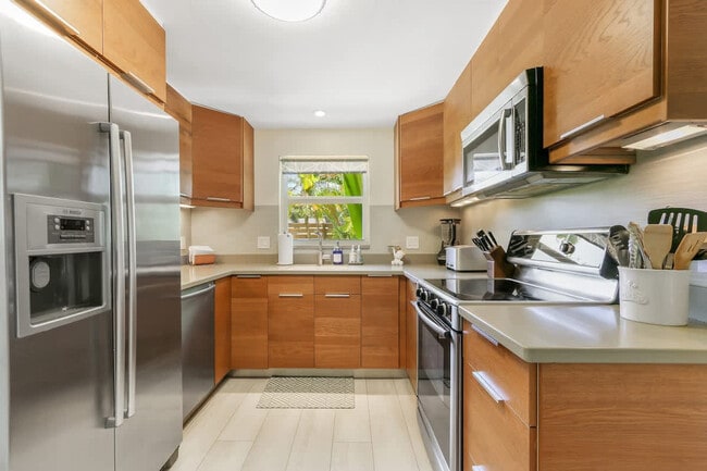 Building Photo - 1449 NE 23rd St