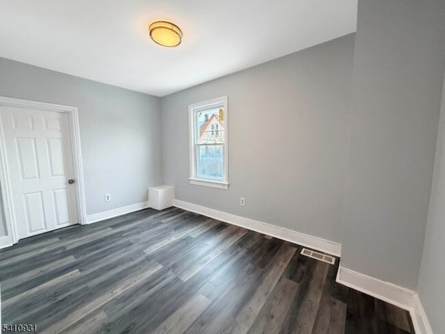 Building Photo - 65 Davis St