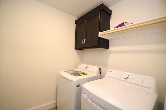 Building Photo - 2071 Bluestem Dr