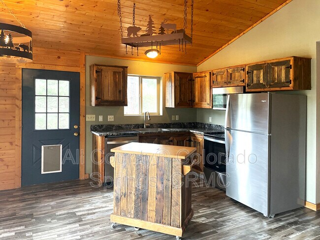 Building Photo - 14515 Columbine Cir
