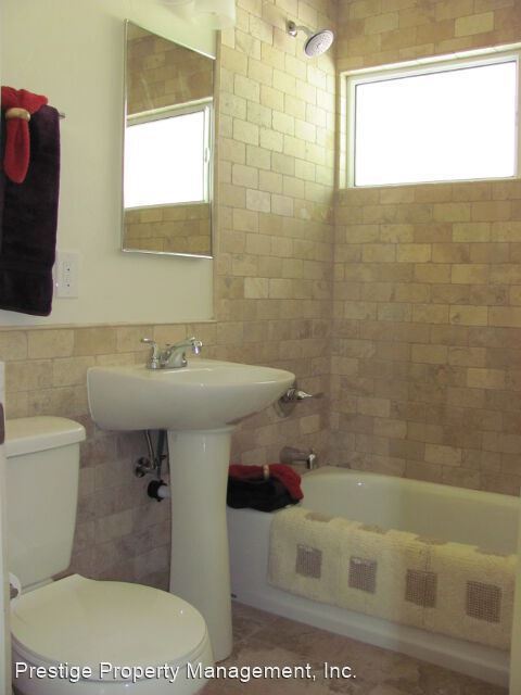 Building Photo - 3 br, 1 bath House - 1801 N. Calle Serena