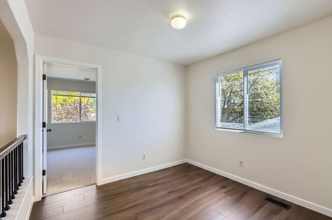 Building Photo - Gorgeous 4 Bed 2.5 Bath Home in Wolf Creek!