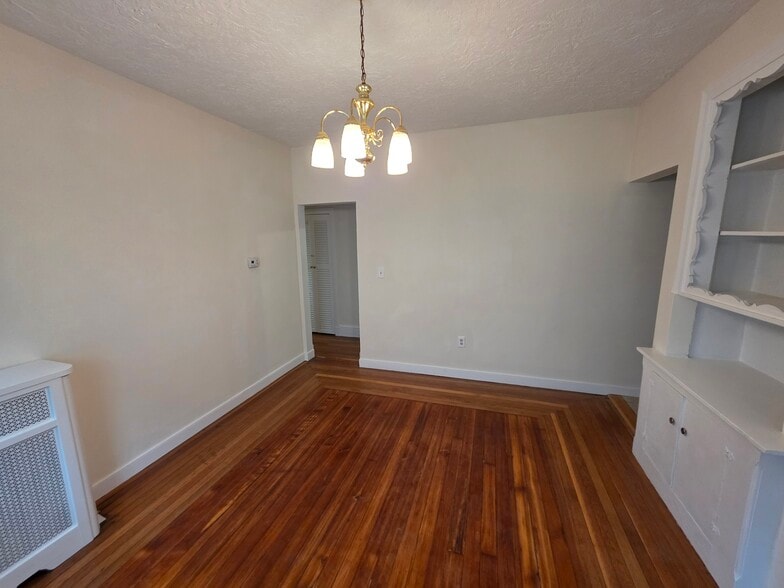 Building Photo - 1028 Fellsway