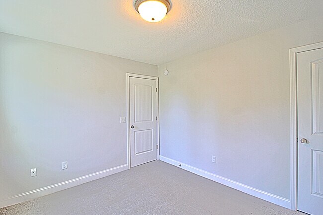 Building Photo - 430 Rutledge Dr