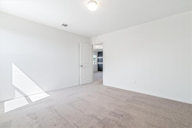 Building Photo - 105 Wind Flower Ln