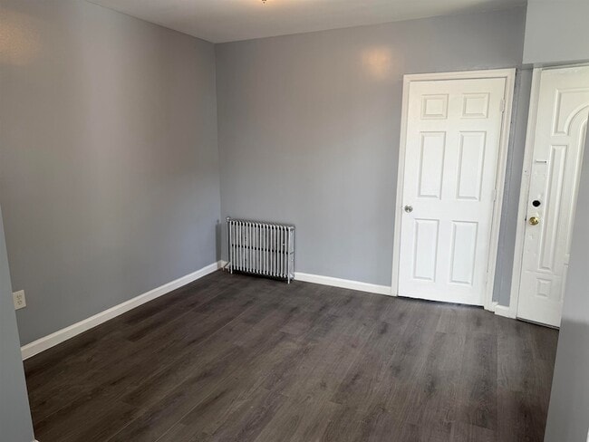 Building Photo - 419 4th St