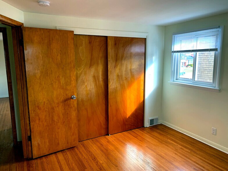 2nd Bedroom - 116 N Union Rd