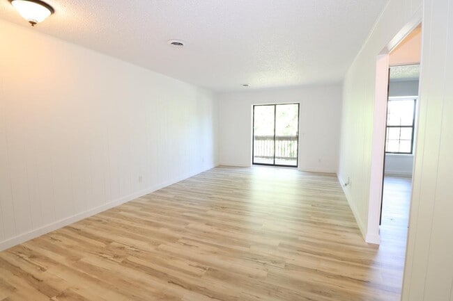 Building Photo - 122 Fairway Ave