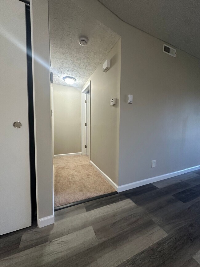 Building Photo - 2-Bedroom Townhouse in Stow, OH – Offering the perfect blend of comfort, convenience, and modern ...