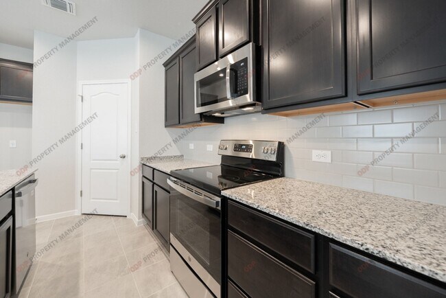 Building Photo - 424 Poplin Ln