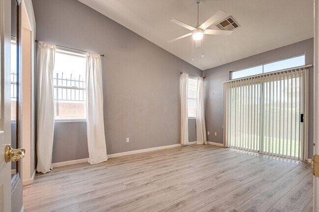 Building Photo - Discover the perfect blend of comfort and ...