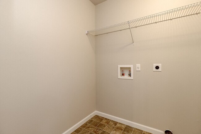 Building Photo - Beautiful Lacey Home with new paint and carpet in Popular Edgewater Community