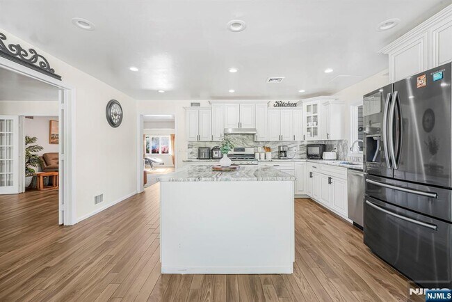 Building Photo - 405 Burnet Pl