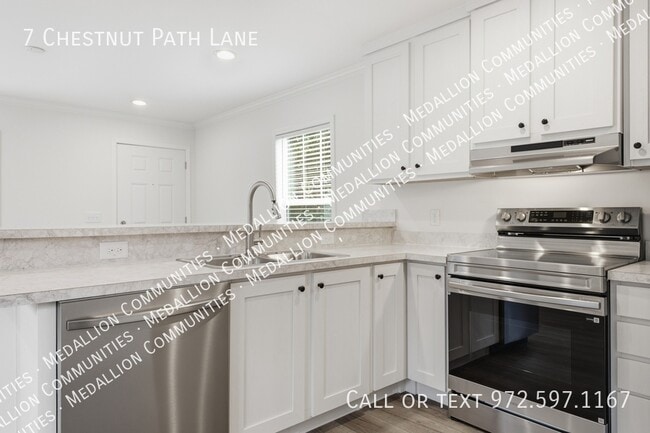 Building Photo - 7 Chestnut Path Ln