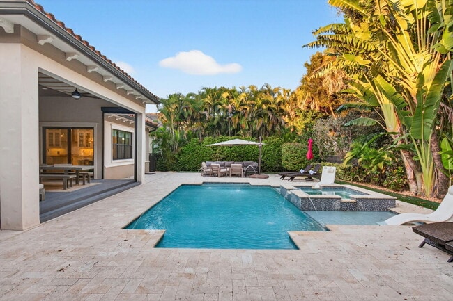 Building Photo - 17662 Cadena Dr