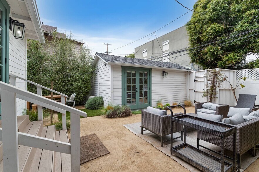 Building Photo - 1425 Cabrillo Ave