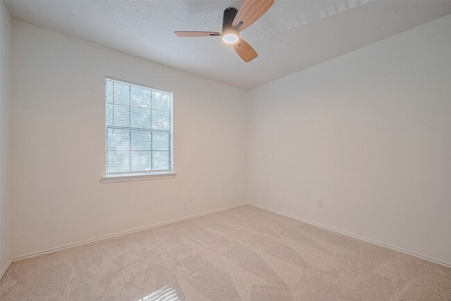Building Photo - 2107 Creekshire Dr