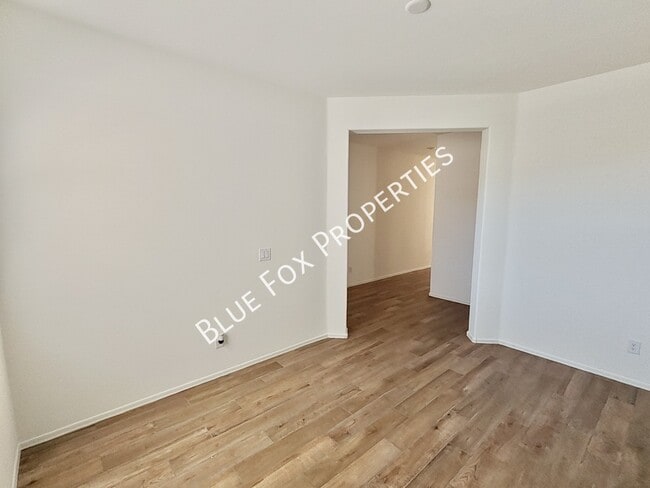 Building Photo - 9251 N Peridot Vis Ave