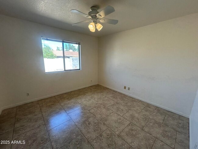 Building Photo - 1302 W 13th St