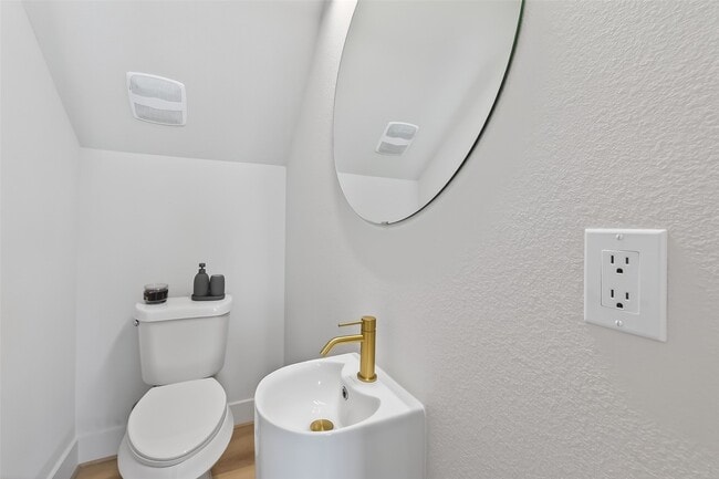 Building Photo - 975 Highland Lgt Ln