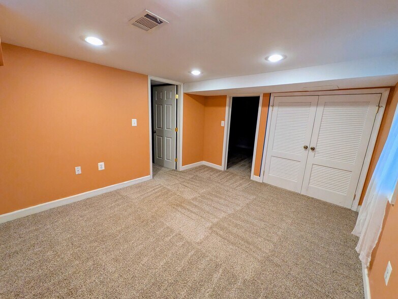 Building Photo - 7205 Wayne Dr