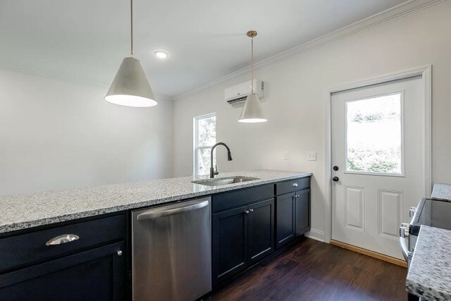 Building Photo - 5551 Stream Ln