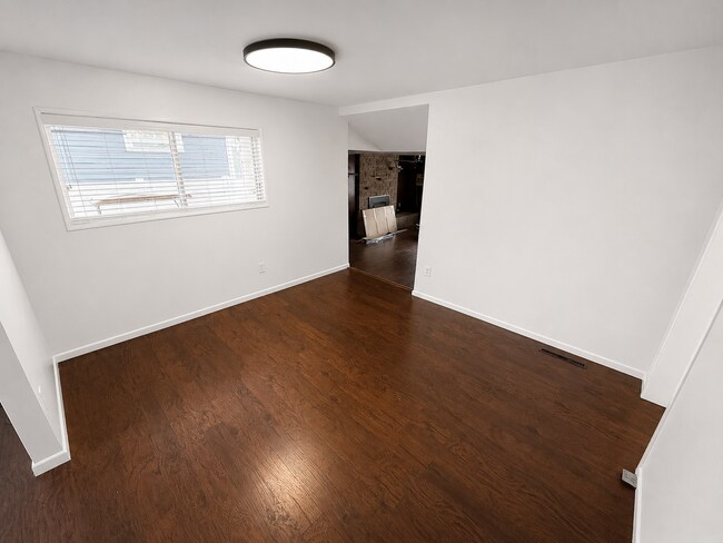 Building Photo - Newly Renovated 3 Bedroom Home with Bonus Family Room