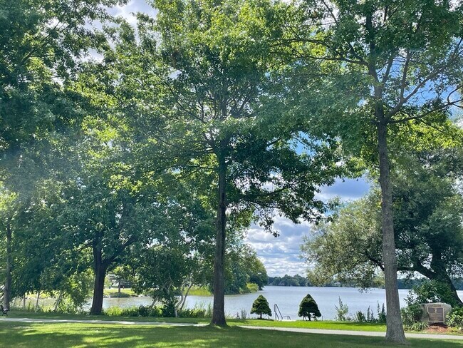 Building Photo - 18 Gould St