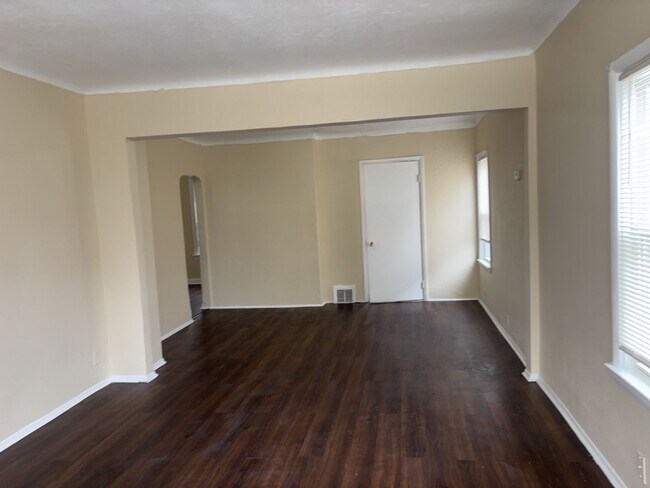 Building Photo - Spacious 5-Bedroom Home with Detached Garage