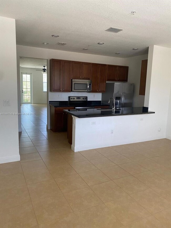 Building Photo - 948 SW 147th Ave