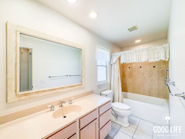 Building Photo - Spacious 3BD/2BA Home in Rancho Bernardo with Large Backyard w/ Garden Beds & 2-Car Garage
