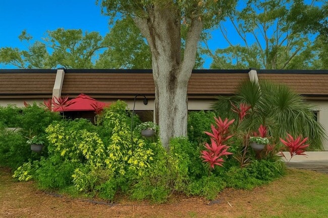 Building Photo - 1403 Arrowhead Cir W